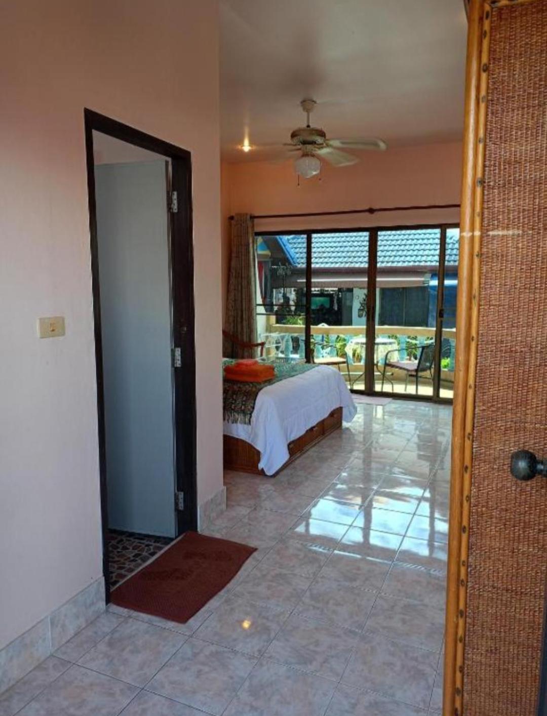 Patong Sunbeach Mansion Bagian luar foto