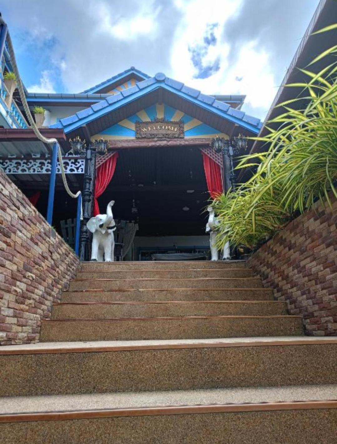Patong Sunbeach Mansion Bagian luar foto