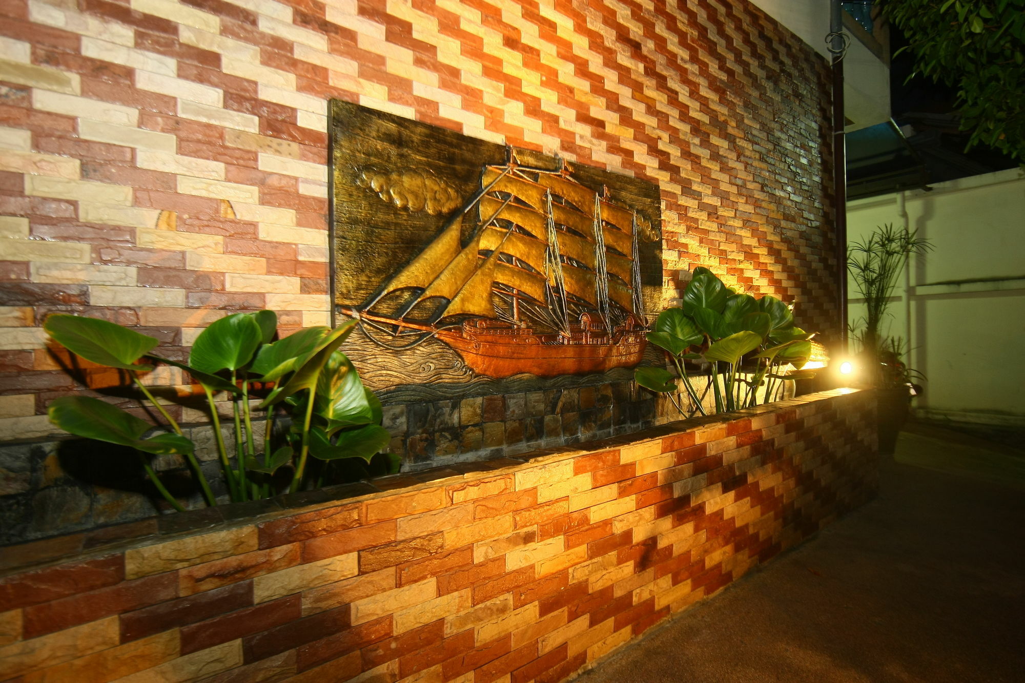Patong Sunbeach Mansion Bagian luar foto