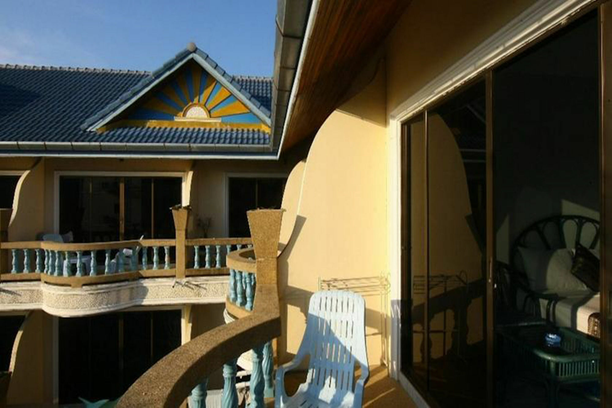 Patong Sunbeach Mansion Bagian luar foto
