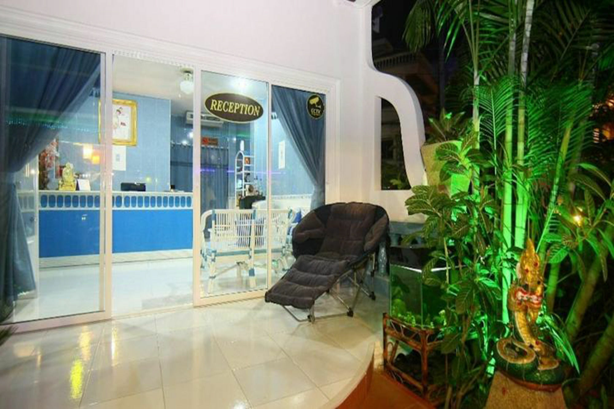 Patong Sunbeach Mansion Bagian luar foto