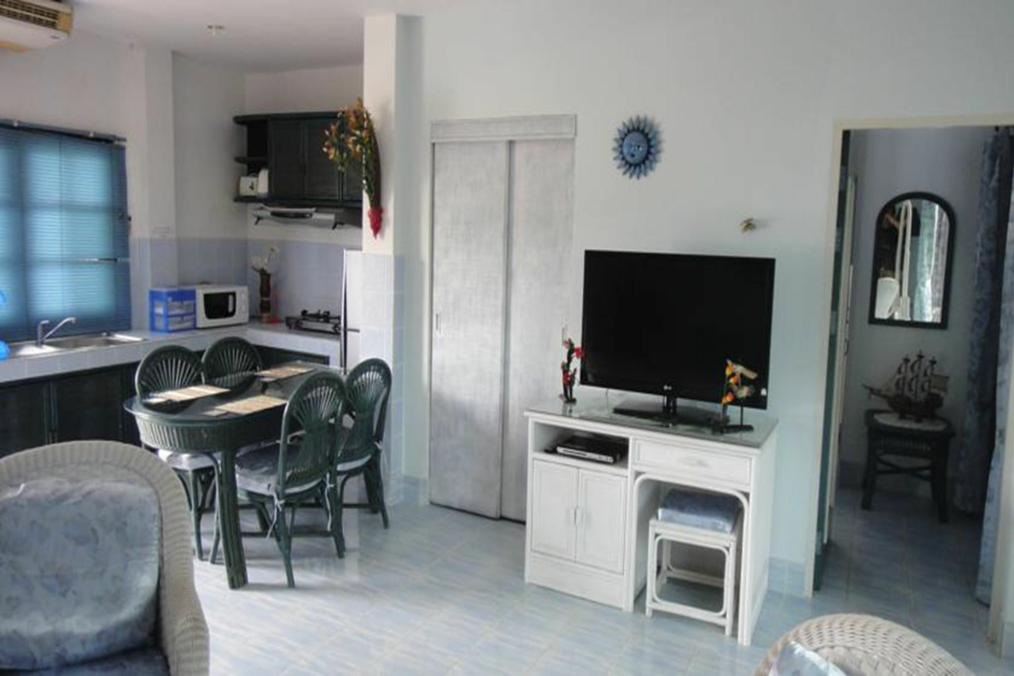 Patong Sunbeach Mansion Bagian luar foto