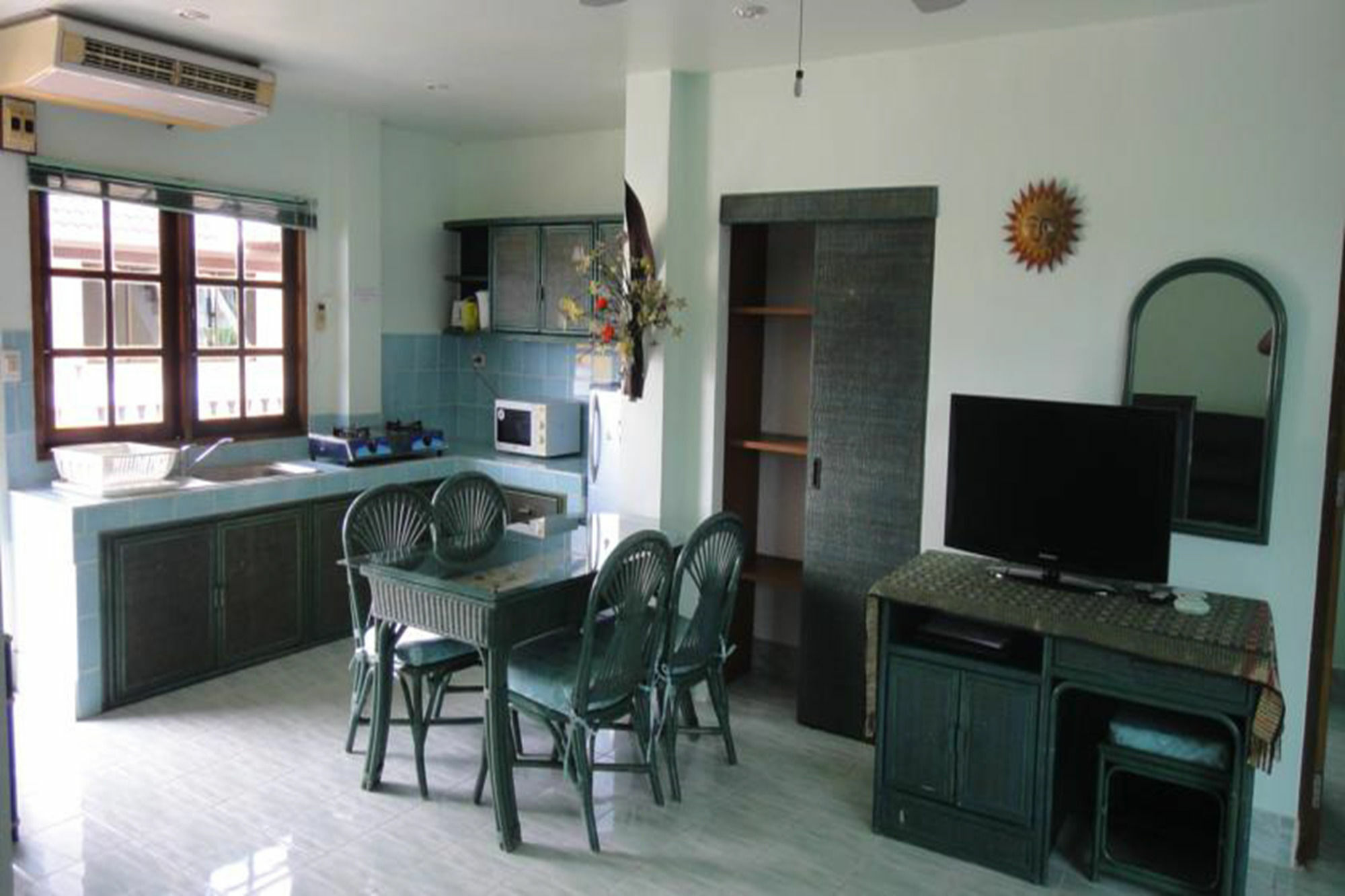 Patong Sunbeach Mansion Bagian luar foto