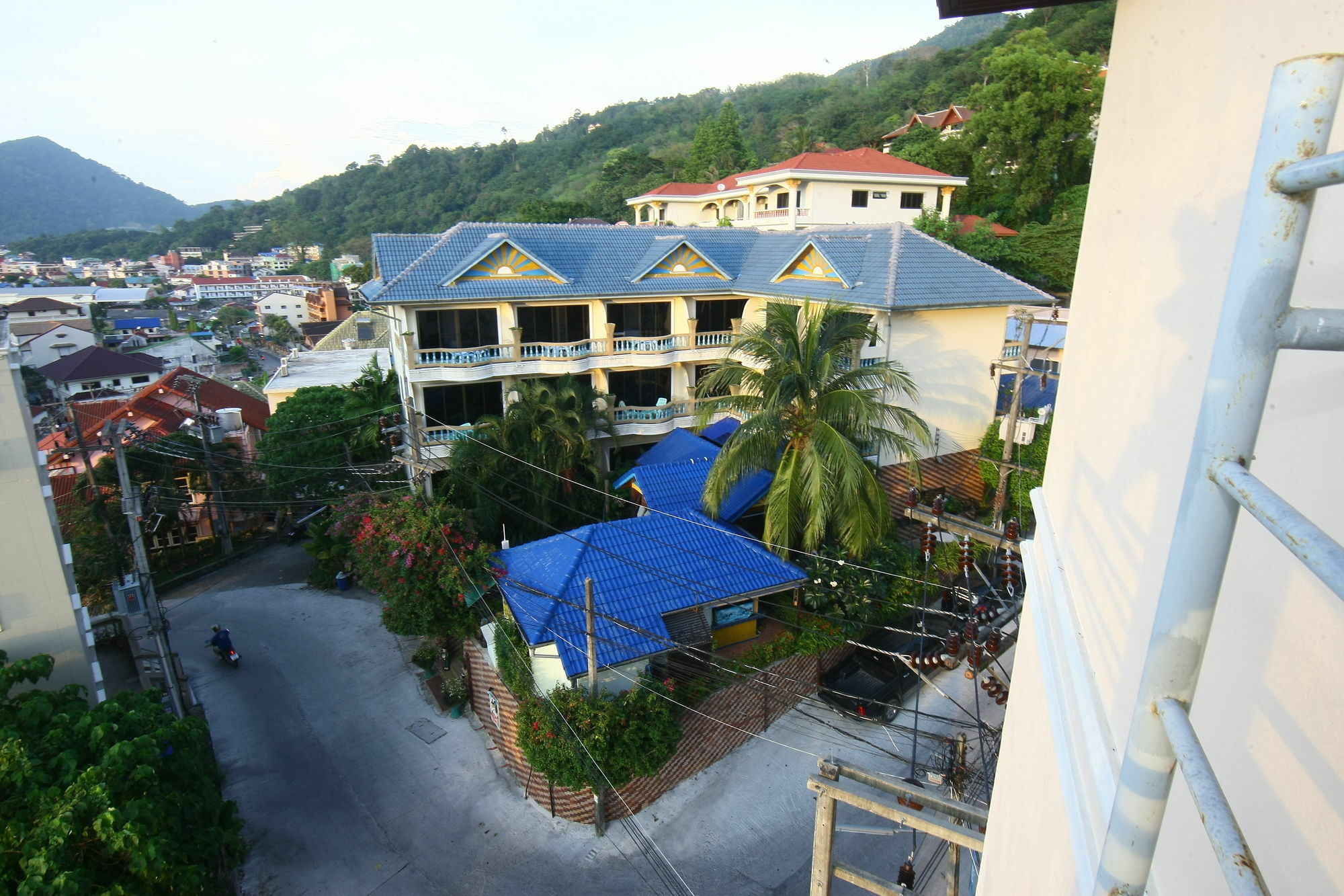 Patong Sunbeach Mansion Bagian luar foto