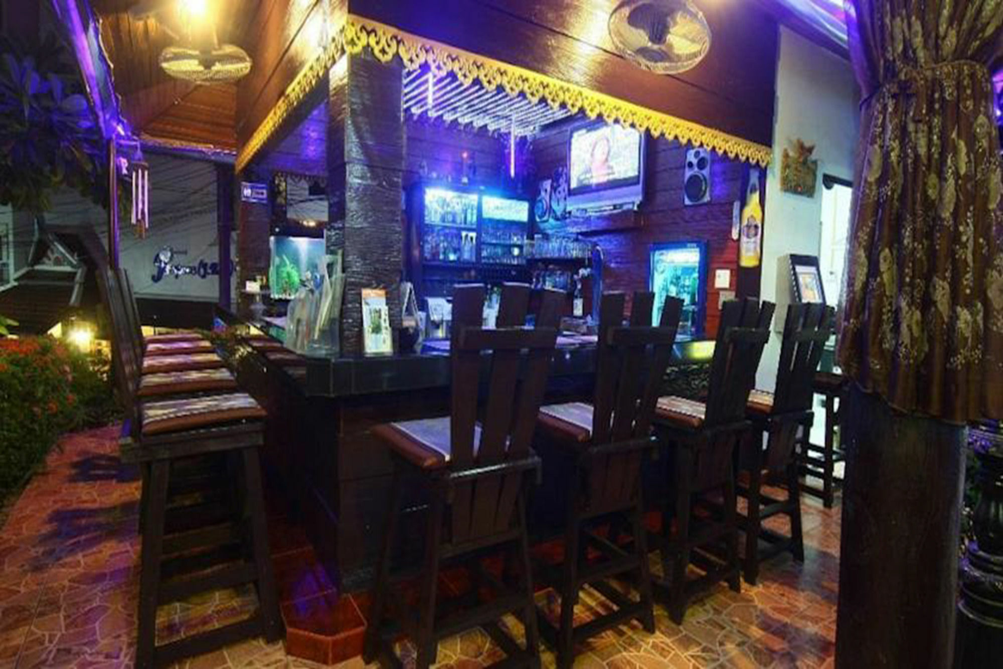 Patong Sunbeach Mansion Bagian luar foto